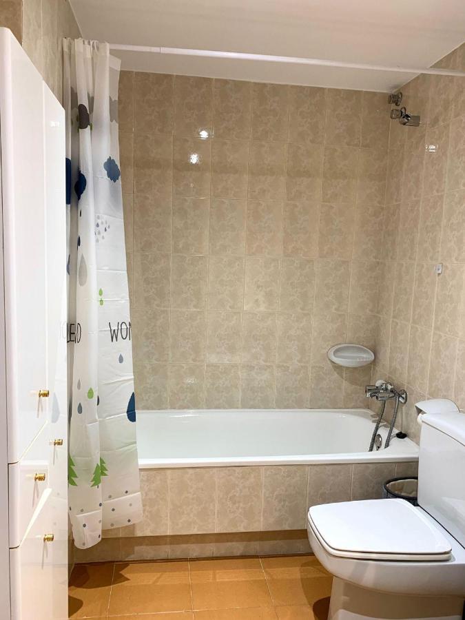 Apartamento Centrico Con Parking - L'Amfitriona Rialp Luaran gambar