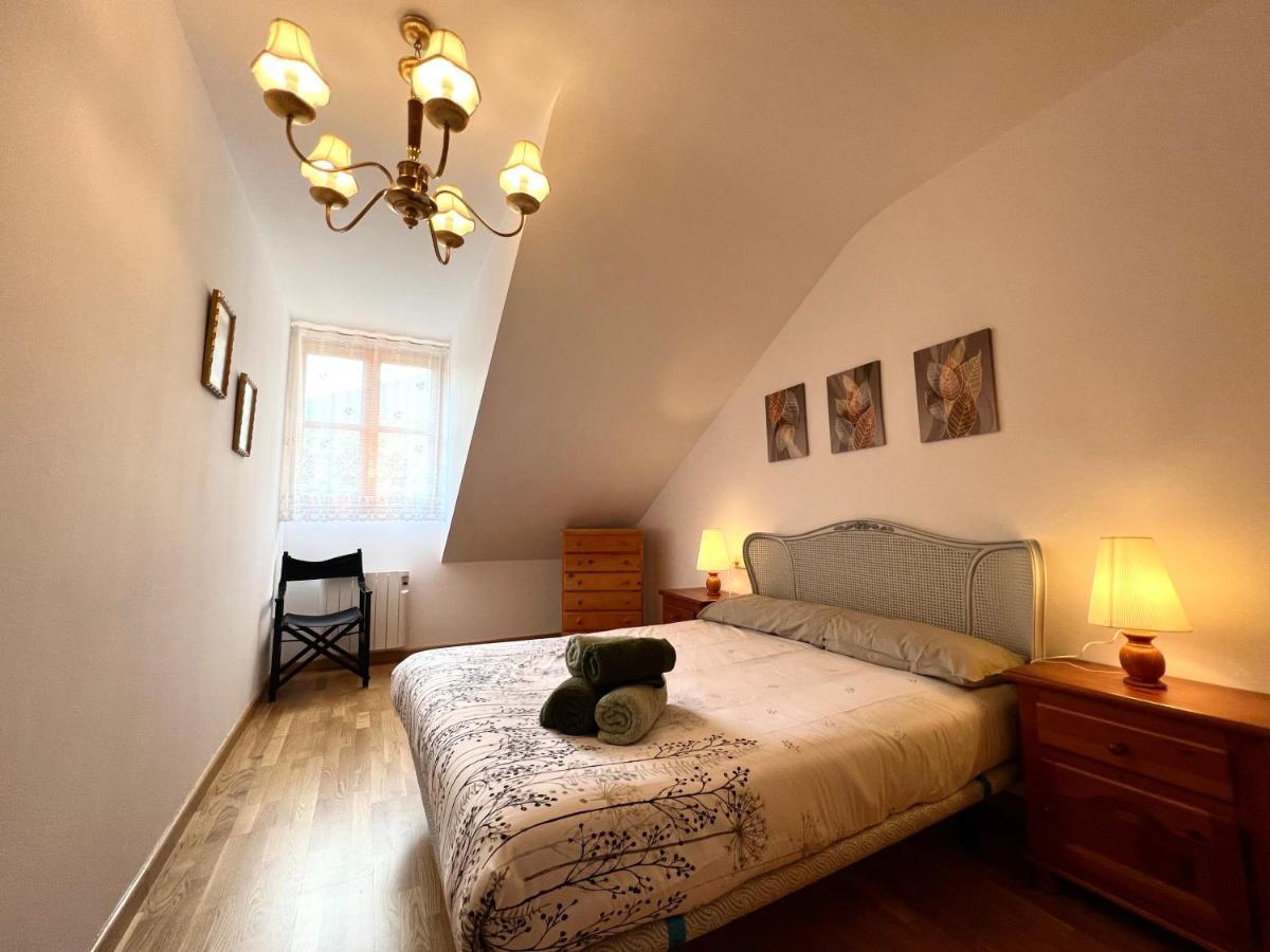 Apartamento Centrico Con Parking - L'Amfitriona Rialp Luaran gambar