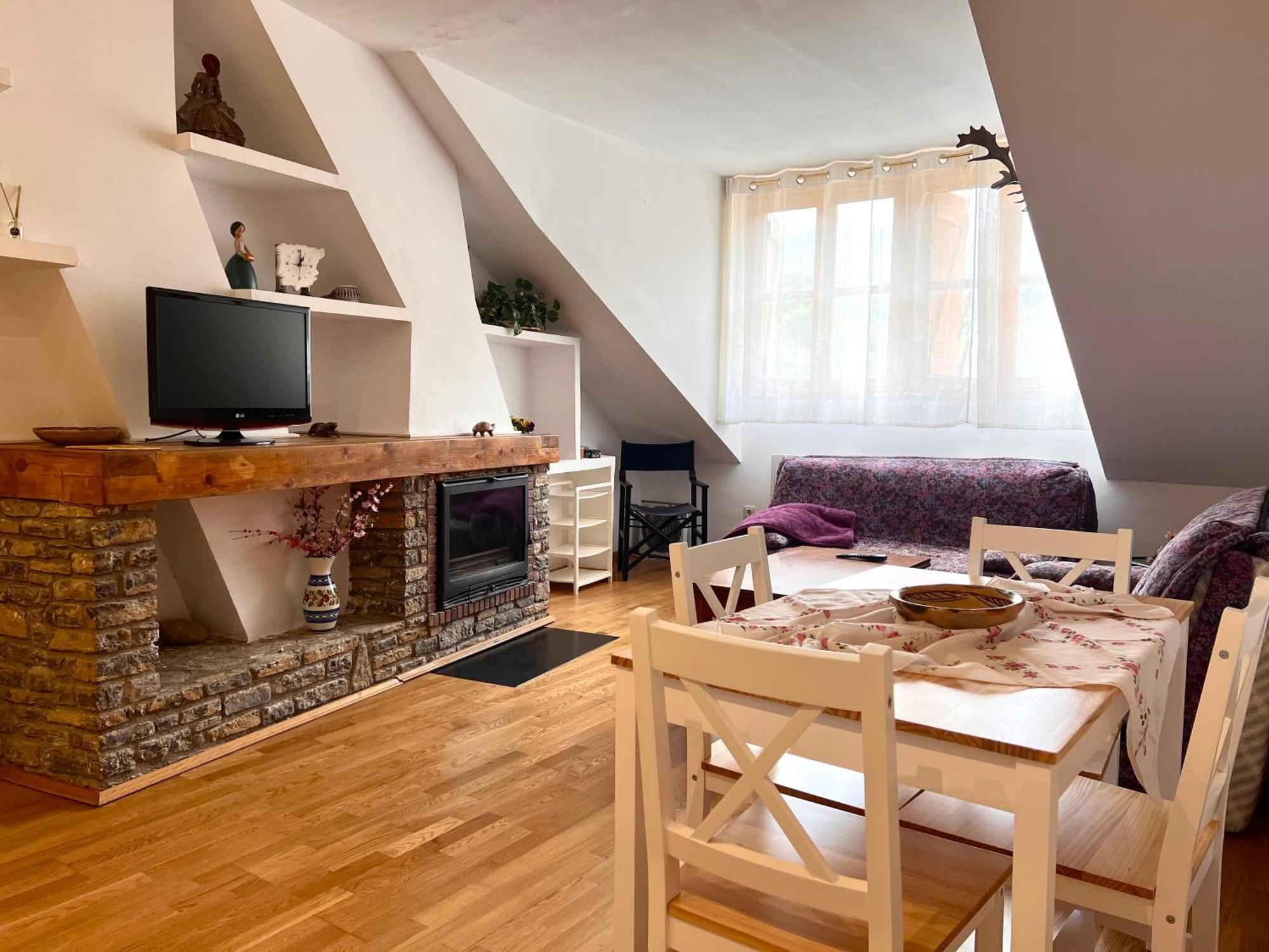 Apartamento Centrico Con Parking - L'Amfitriona Rialp Luaran gambar
